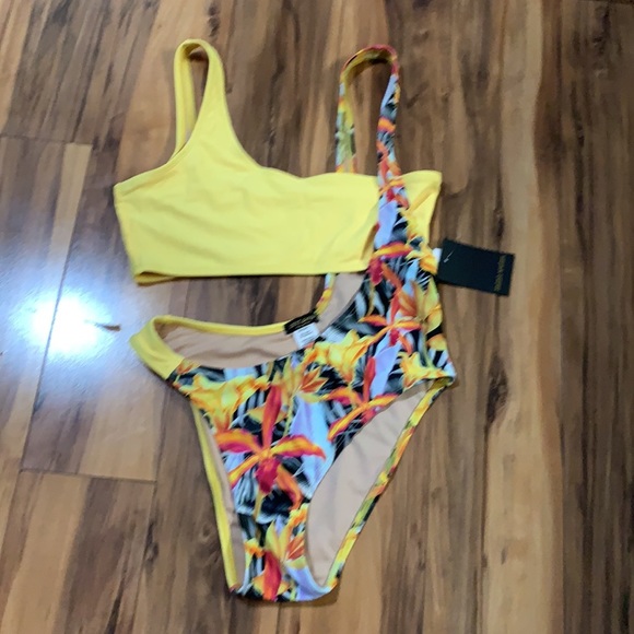 Swimsuit - Picture 4 of 4